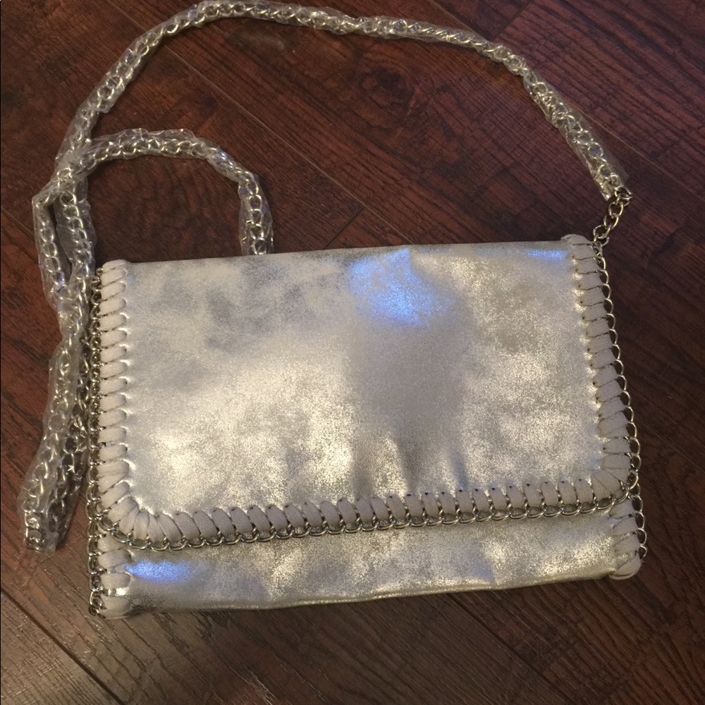 Chelsea purse. Silver with chain 🎉💕